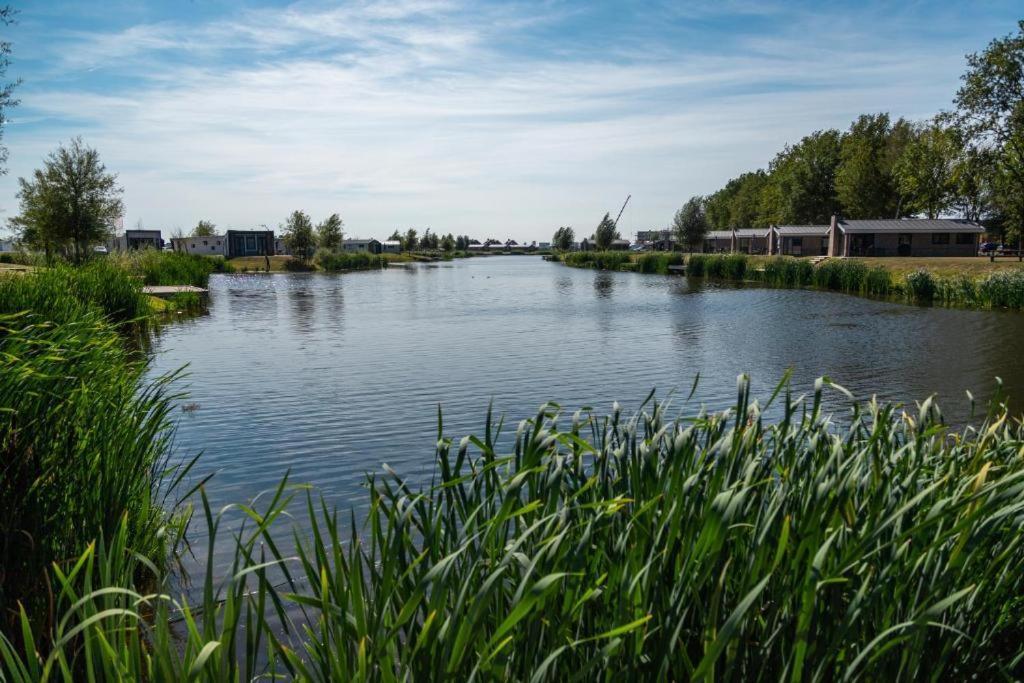 Tiny Vakantiehuis Aan Het Water Met Eigen Steiger En Airco กัมเปิน ภายนอก รูปภาพ